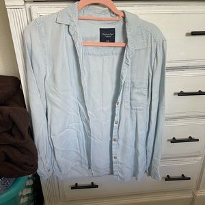 American Eagle lightweight denim button up